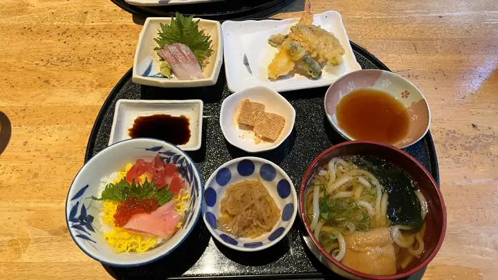 【帯や勘助】高知・帯屋町｜コスパ最高のランチ・夜も落ち着いた雰囲気のお店 ひろめ市場近くの人気創作土佐料理店