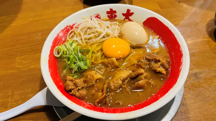 【徳島ラーメン】ラーメン東大 沖浜店 レビュー｜生卵無料の濃厚豚骨醤油が絶品！