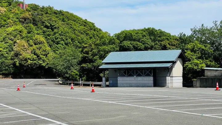 津峯神社 駐車場にあるトイレ