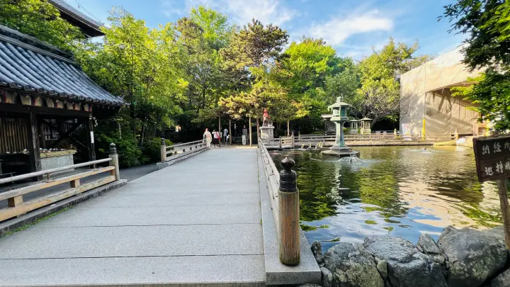 霊山寺 池と参道