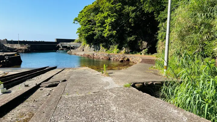 松尾漁港から海老洞へ向かう遊歩道
