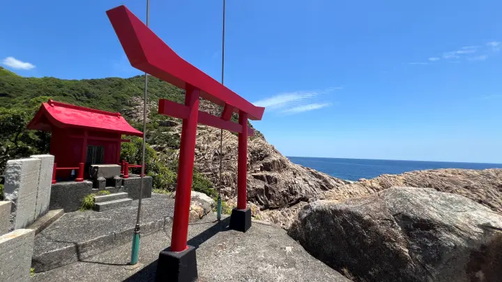 竜宮神社・足摺岬 赤い鳥居