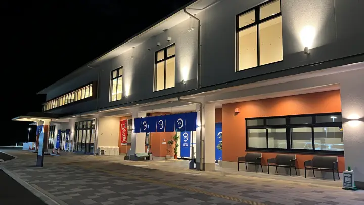 道の駅 津島熱田温泉 夜の外観