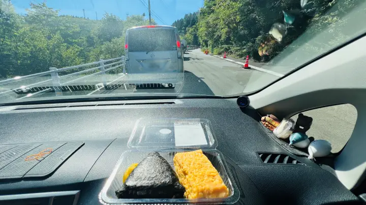 四国カルストの渋滞中に車内で食べた昼食