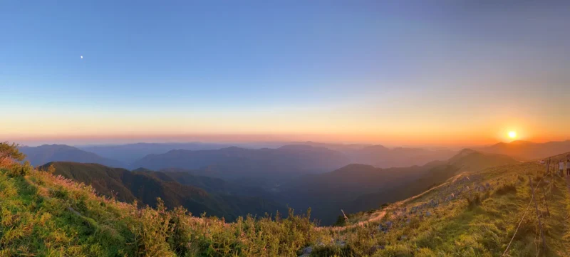 夕陽に染まる四国カルスト天狗高原の山々
