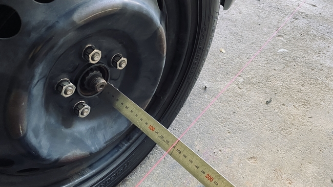 タイヤの片減りを解消 キャンバーボルト取り付けとアライメント調整