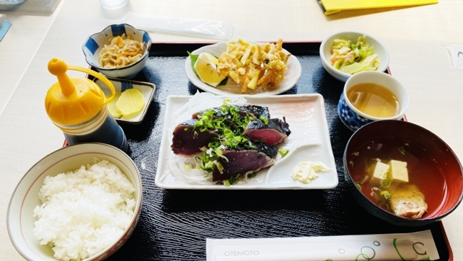 黒潮一番館で初の藁焼き体験と美味しい初鰹 カツオのたたきを食べる！ 高知県黒潮町