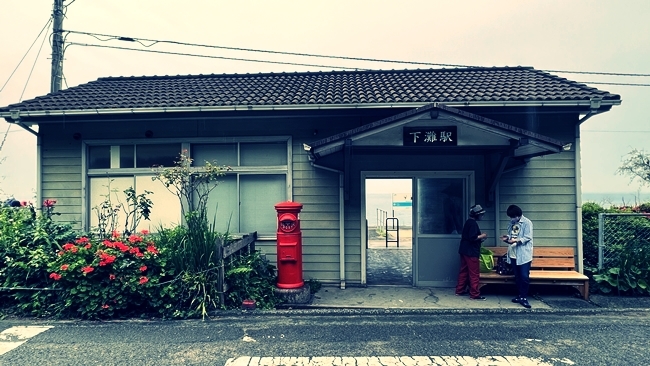 雨の下灘駅はそれはそれでよかったｗ 愛媛県海が見えて夕日がキレイな下灘駅 愛媛県観光