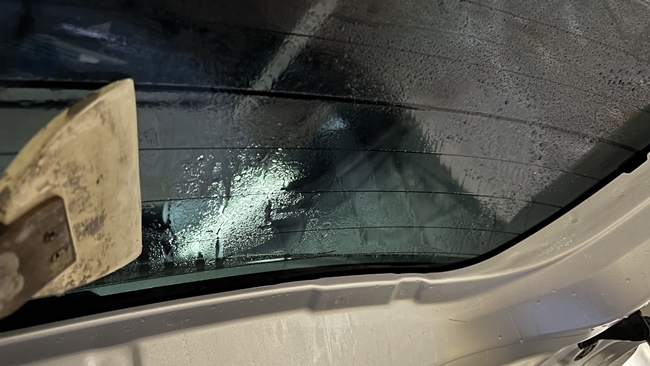車の夏の暑さ対策 リアガラスにカーフィルムを貼ってエアコンの効きをアップ 貼り方も紹介